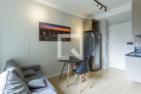Sala/Quarto de kitnet/studio para alugar com 1 quarto, 27m² em Vila Nova Conceição, São Paulo