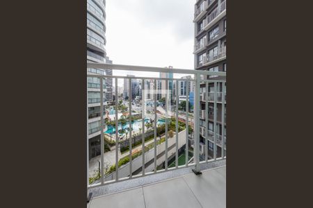 Varanda Sala/Quarto de kitnet/studio para alugar com 1 quarto, 27m² em Vila Nova Conceição, São Paulo