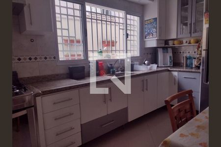 Casa à venda com 3 quartos, 280m² em Vila Bertioga, São Paulo