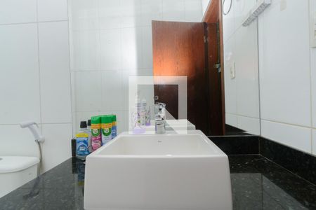 Banheiro Social de apartamento à venda com 3 quartos, 118m² em Tirol (Barreiro), Contagem