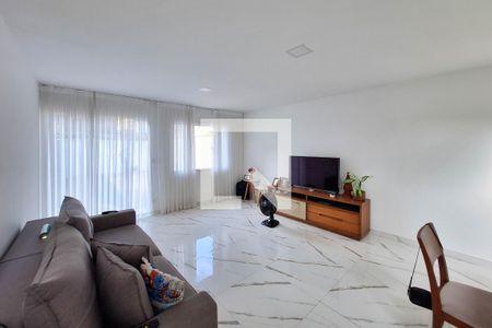 Sala de casa à venda com 4 quartos, 225m² em Piratininga, Niterói