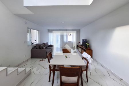 Sala de casa à venda com 4 quartos, 225m² em Piratininga, Niterói