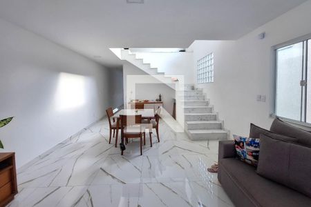 Sala de casa à venda com 4 quartos, 225m² em Piratininga, Niterói
