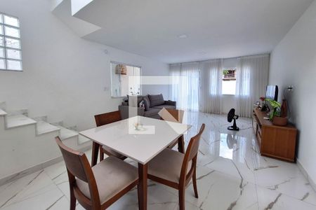 Sala de casa à venda com 4 quartos, 225m² em Piratininga, Niterói