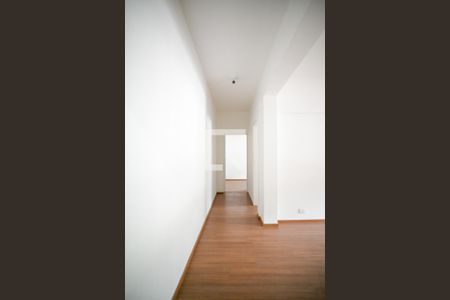 Corredor de apartamento à venda com 2 quartos, 110m² em Vila Heliopolis, São Paulo