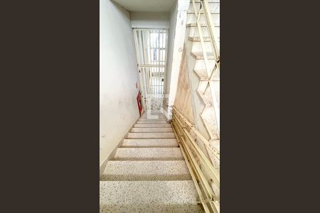 Escada Circulação de apartamento à venda com 2 quartos, 110m² em Vila Heliopolis, São Paulo