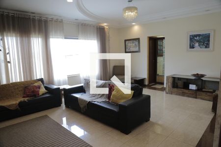 Casa à venda com 4 quartos, 400m² em Vila Carolina, São Paulo