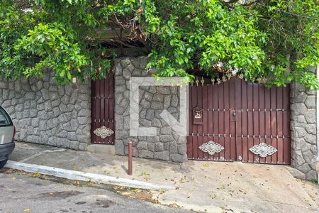 Fachada de casa à venda com 3 quartos, 400m² em Fonseca, Niterói