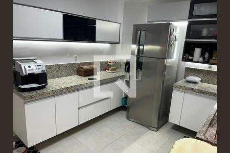 Casa à venda com 3 quartos, 144m² em Vila Carrão, São Paulo