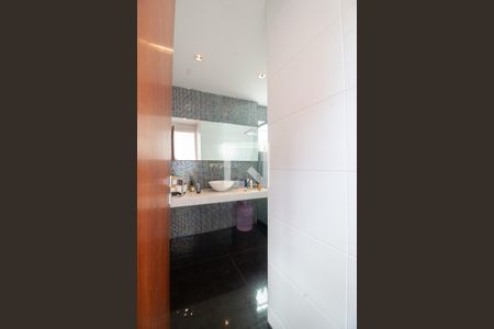 Banheiro social de apartamento à venda com 6 quartos, 320m² em Urca, Rio de Janeiro
