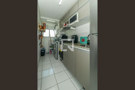 Cozinha e Área de Serviço de apartamento à venda com 2 quartos, 55m² em Humaitá, Porto Alegre