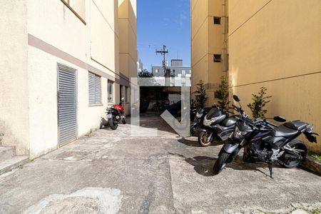 Área Comum - Estacionamento  de apartamento para alugar com 2 quartos, 55m² em Jardim Lajeado, São Paulo