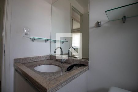 Banheiro de apartamento à venda com 2 quartos, 57m² em Jardim das Acacias, São Paulo