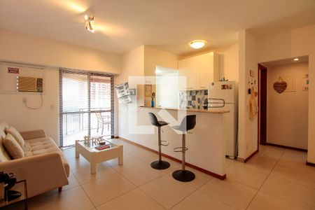 Sala de apartamento para alugar com 1 quarto, 64m² em Barra da Tijuca, Rio de Janeiro