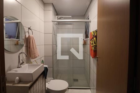 Banheiro de apartamento à venda com 2 quartos, 47m² em Olaria, Canoas