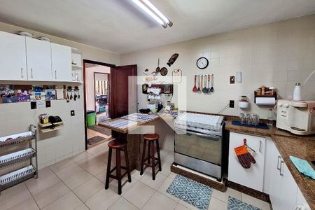 Cozinha de casa de condomínio à venda com 4 quartos, 380m² em Badu, Niterói