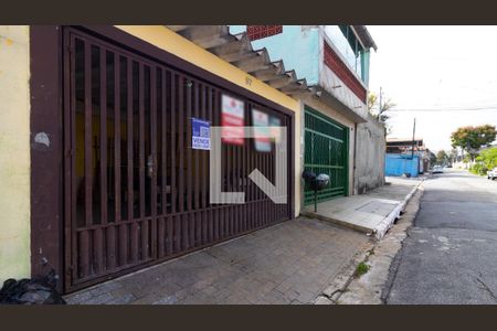 Fachada e plaquinha de casa à venda com 2 quartos, 100m² em Vila Paranagua, São Paulo