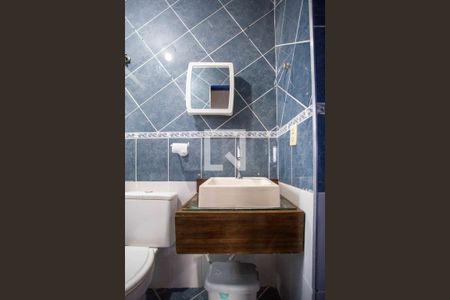 Banheiro de apartamento à venda com 2 quartos, 51m² em Centro, Diadema