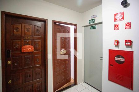 Hall de entrada de apartamento à venda com 2 quartos, 51m² em Centro, Diadema