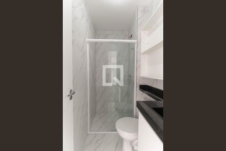 Banheiro de apartamento à venda com 2 quartos, 80m² em Vila Carmosina, São Paulo