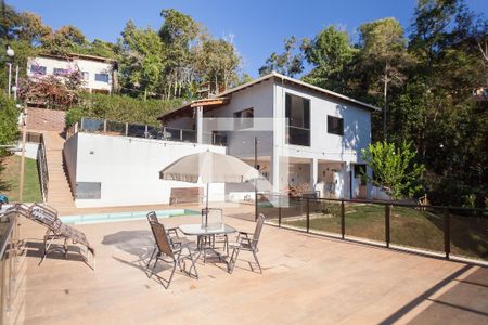 Piscina de casa à venda com 3 quartos, 200m² em Parque do Engenho, Nova Lima