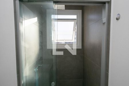 Banheiro Suite de apartamento à venda com 3 quartos, 67m² em São Sebastião, Porto Alegre