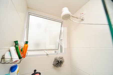Banheiro de apartamento à venda com 2 quartos, 47m² em Rubem Berta, Porto Alegre