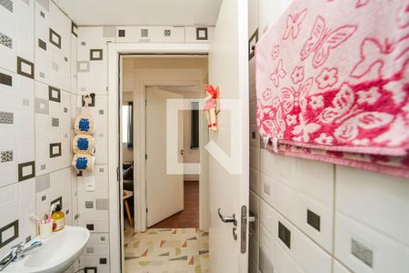 Banheiro de apartamento à venda com 2 quartos, 47m² em Rubem Berta, Porto Alegre