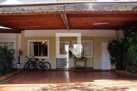 Garagem de casa de condomínio para alugar com 3 quartos, 165m² em Jardim dos Hibiscos, Ribeirão Preto
