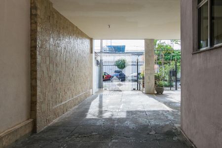 Área comum - Portão da garagem de apartamento para alugar com 3 quartos, 83m² em Olaria, Rio de Janeiro