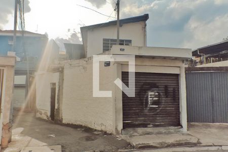 Fachada + placa de casa à venda com 2 quartos, 322m² em Vila Carbone, São Paulo