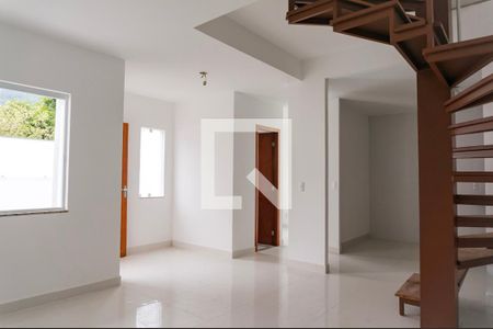 Sala de casa à venda com 3 quartos, 100m² em Itaipu, Niterói