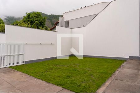 Garagem de casa à venda com 3 quartos, 100m² em Itaipu, Niterói