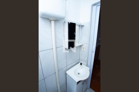 Banheiro de kitnet/studio para alugar com 1 quarto, 25m² em Niterói, Canoas