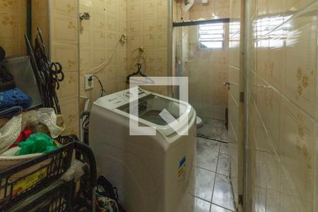 Banheiro de apartamento à venda com 2 quartos, 52m² em Conjunto Habitacional Teotonio Vilela, São Paulo