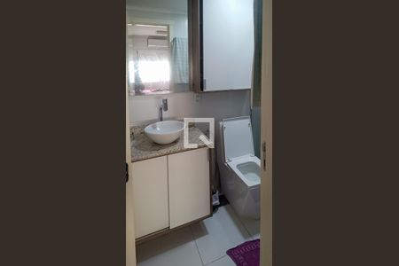 Banheiro da Suíte de apartamento à venda com 3 quartos, 67m² em Partenon, Porto Alegre
