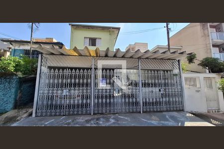 Fachada de casa à venda com 4 quartos, 240m² em Vila Camilópolis, Santo André