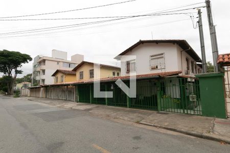 Fachada de casa à venda com 4 quartos, 117m² em Ouro Preto, Belo Horizonte
