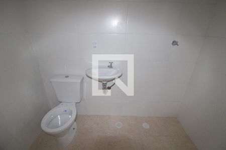 Banheiro de apartamento à venda com 2 quartos, 55m² em Vila Pita, São Paulo