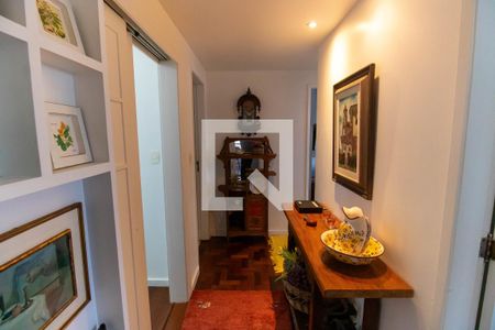 Corredor de apartamento à venda com 3 quartos, 115m² em Icaraí, Niterói