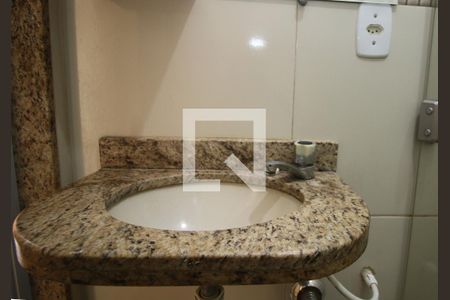 Banheiro de apartamento à venda com 2 quartos, 50m² em Vaz Lobo, Rio de Janeiro