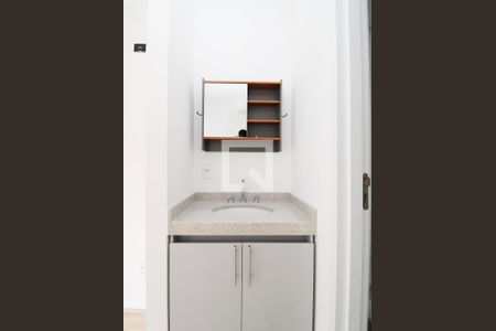 Banheiro de kitnet/studio para alugar com 1 quarto, 20m² em Butantã, São Paulo