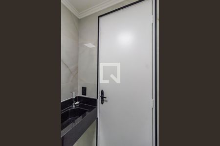 Banheiro de apartamento à venda com 2 quartos, 43m² em Vila Taquari, São Paulo