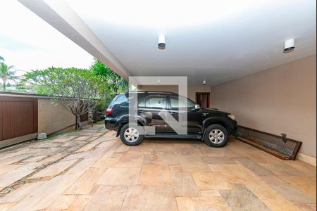 Garagem de casa à venda com 4 quartos, 435m² em Belvedere, Belo Horizonte