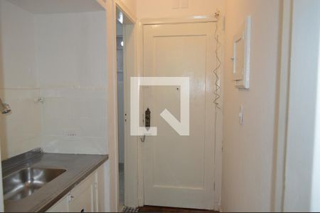 Cozinha de kitnet/studio para alugar com 1 quarto, 28m² em Liberdade, São Paulo