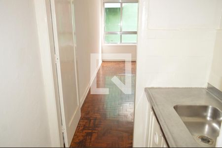 Cozinha de kitnet/studio para alugar com 1 quarto, 28m² em Liberdade, São Paulo