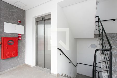 Área comum - Elevador de apartamento para alugar com 2 quartos, 38m² em Penha de França, São Paulo