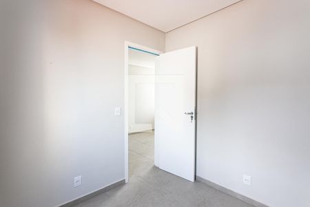 Quarto 2 de apartamento para alugar com 2 quartos, 39m² em Penha de França, São Paulo