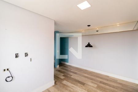 Sala/Cozinha/Área de Serviço  de apartamento para alugar com 2 quartos, 50m² em Vila Salete, São Paulo
