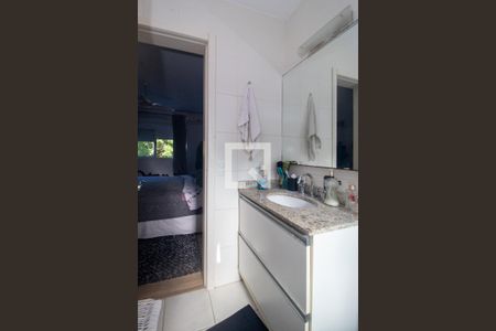 Banheiro da Suíte de casa à venda com 3 quartos, 184m² em Teresópolis, Porto Alegre